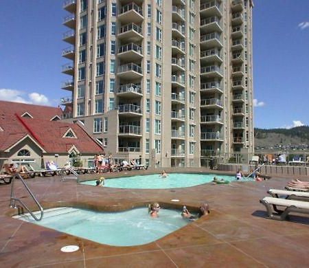 Sunset Waterfront Resort By Kelownacondorentals Zewnętrze zdjęcie