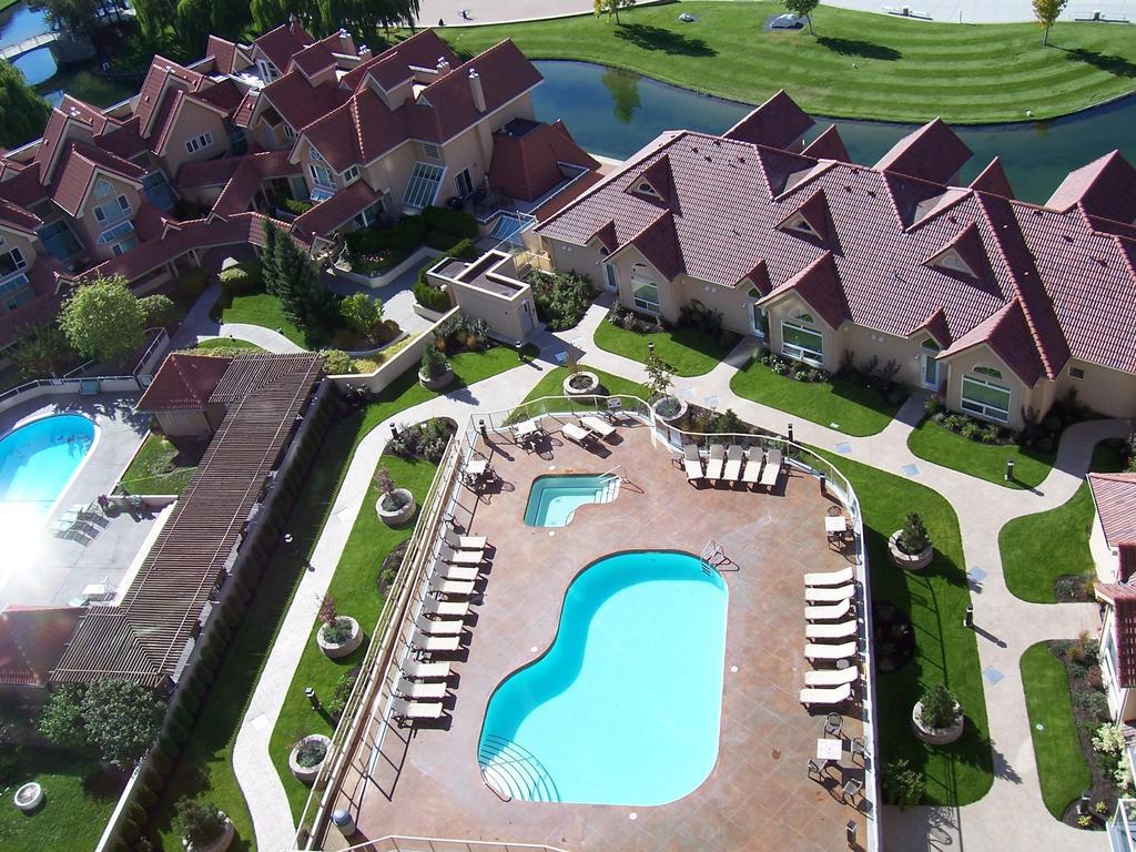 Sunset Waterfront Resort By Kelownacondorentals Zewnętrze zdjęcie