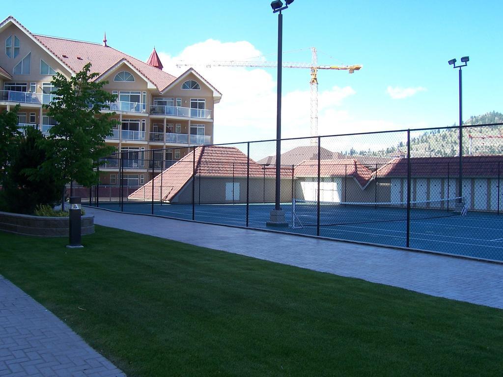 Sunset Waterfront Resort By Kelownacondorentals Zewnętrze zdjęcie
