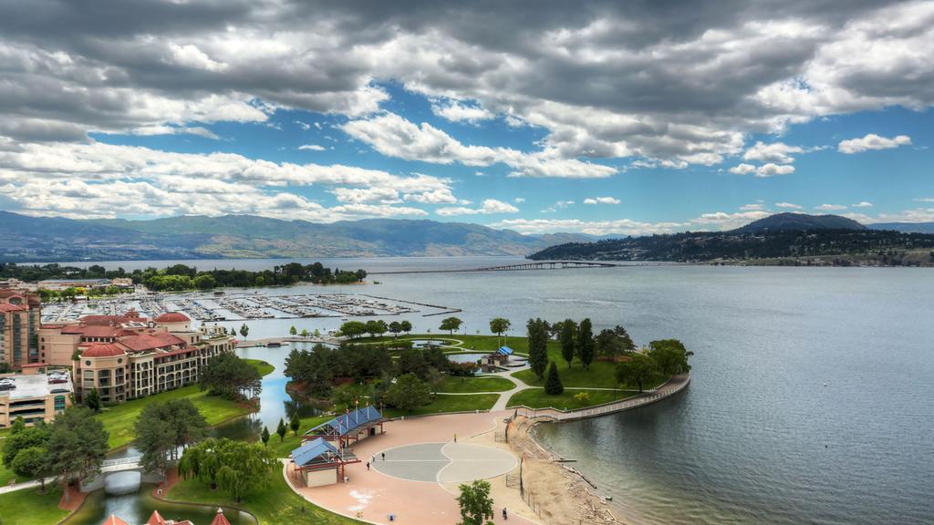 Sunset Waterfront Resort By Kelownacondorentals Zewnętrze zdjęcie