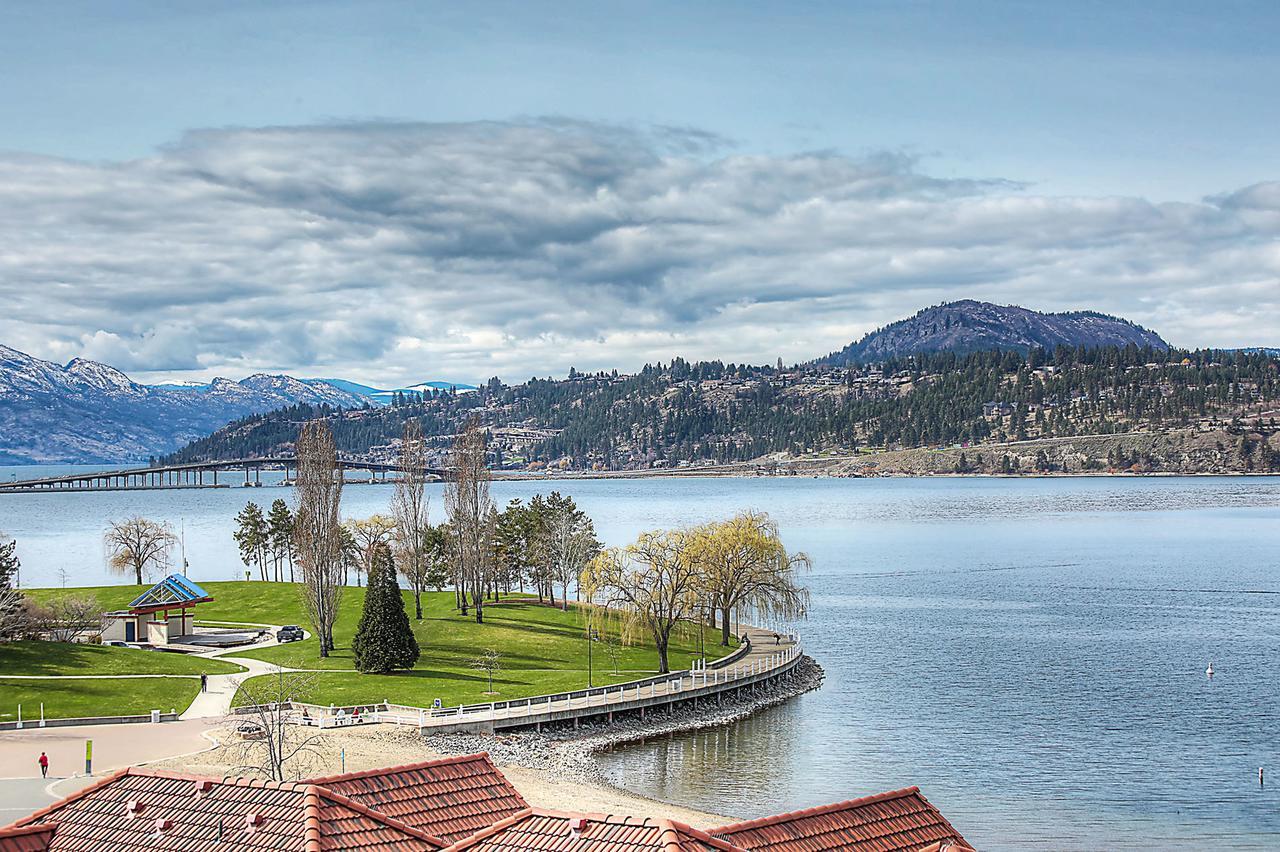 Sunset Waterfront Resort By Kelownacondorentals Zewnętrze zdjęcie